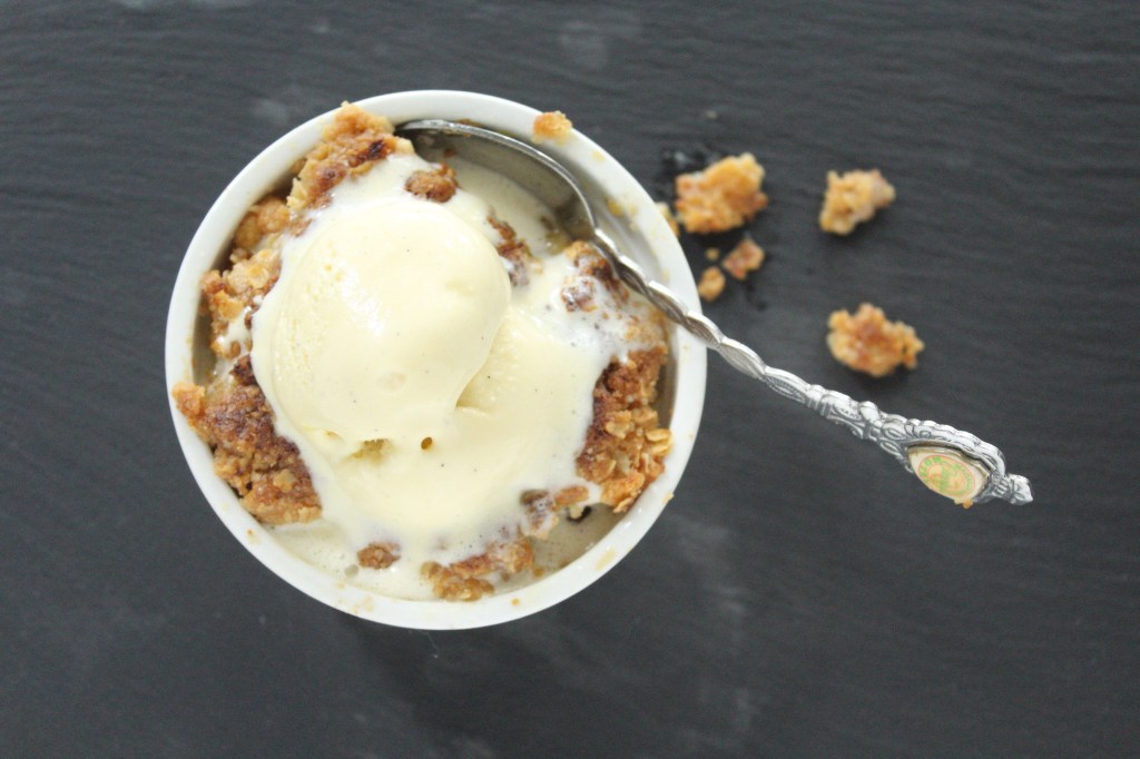 Apple and Rhubarb Crumble 