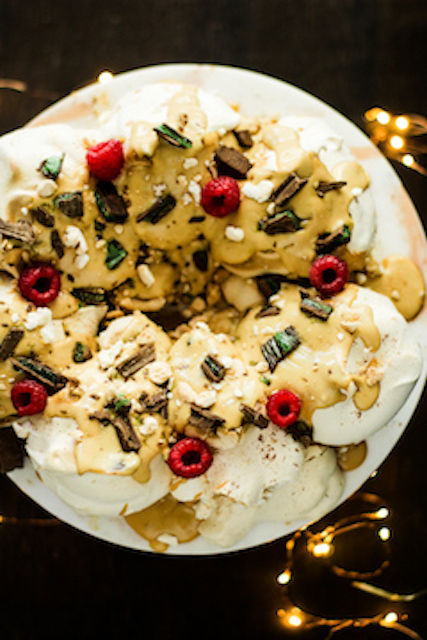 peppermint crisp pavlova wreath 077
